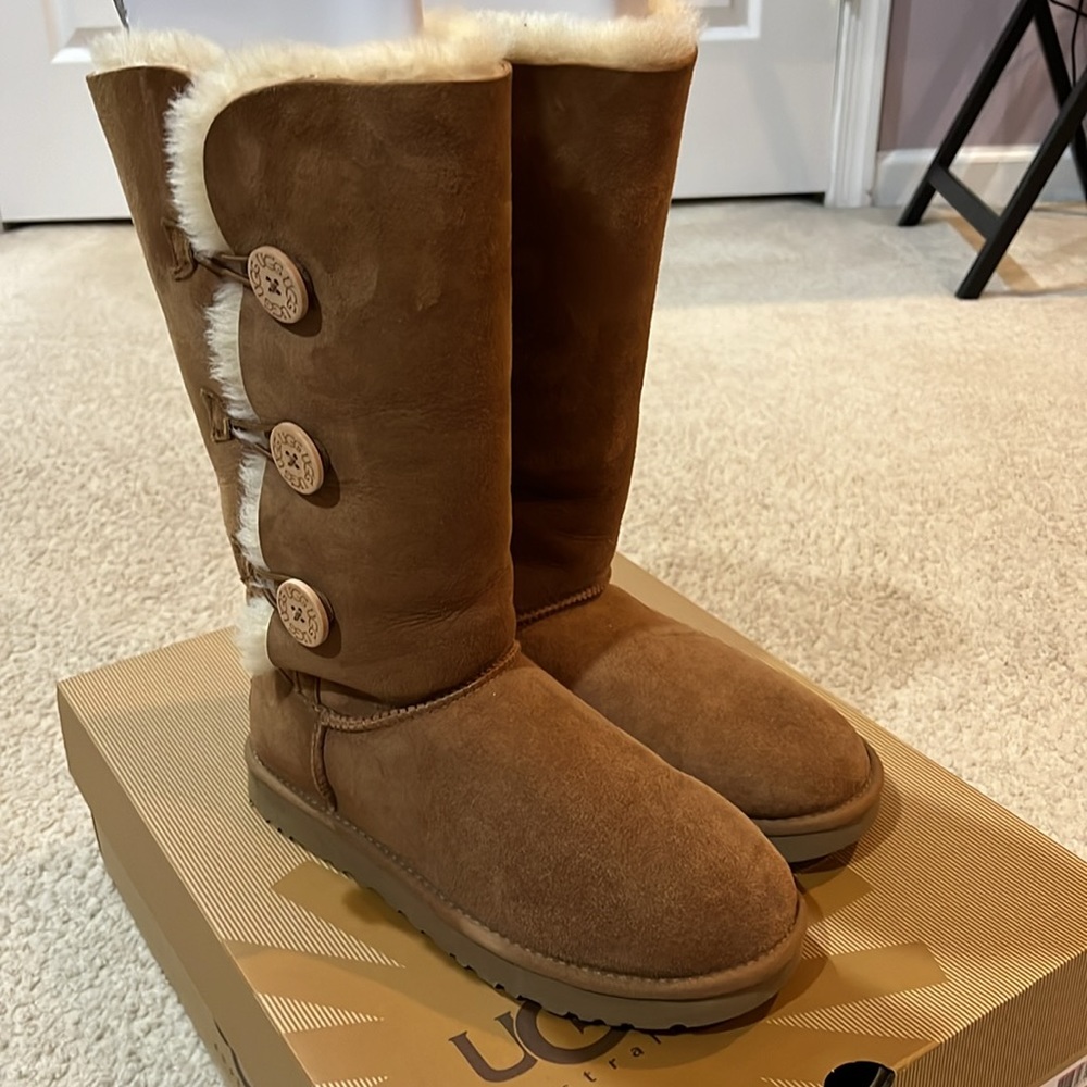 UGG womens Bailey Button Chestnut boot